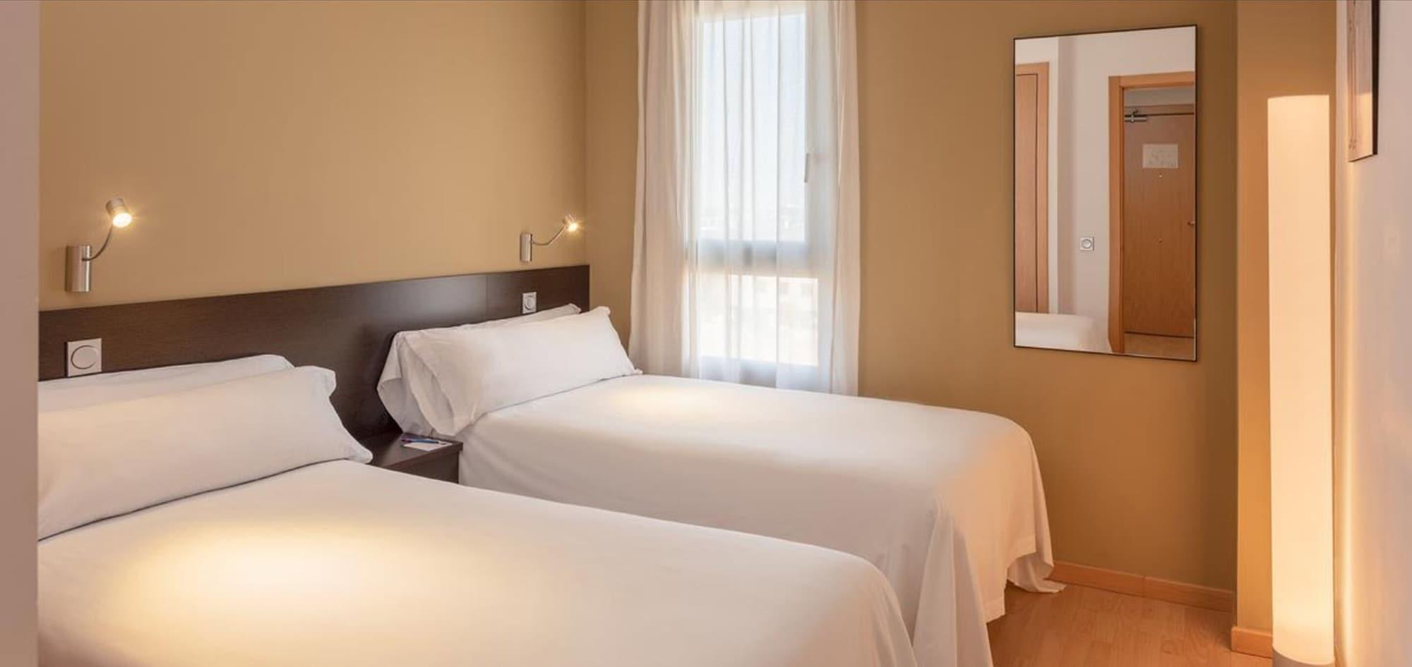 Madrid Airport Suites, Affiliated By Melia Zewnętrze zdjęcie
