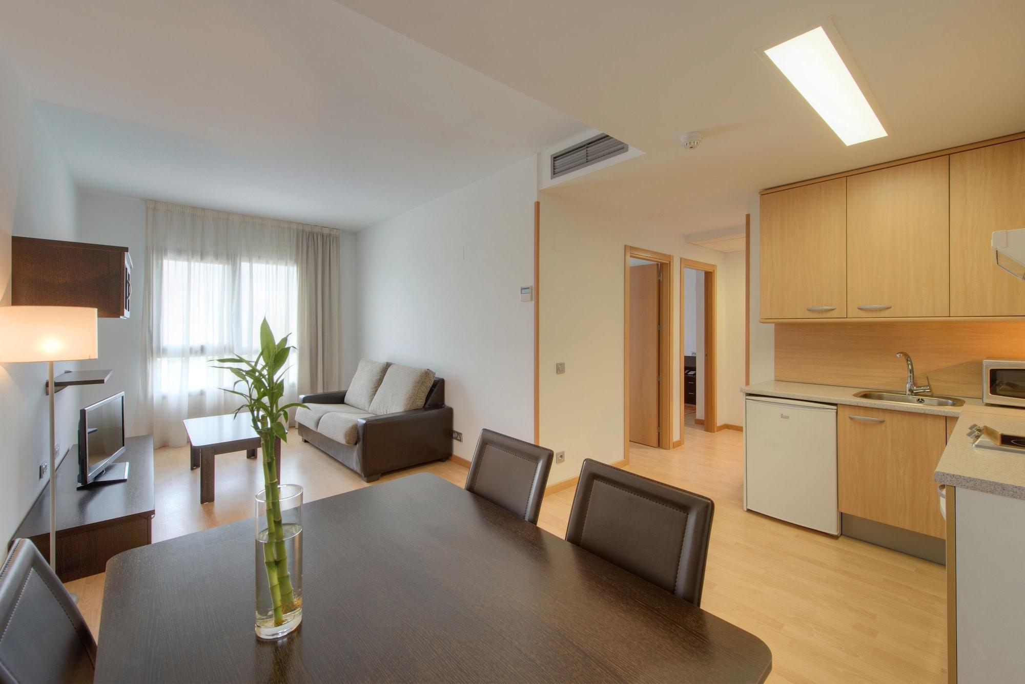 Madrid Airport Suites, Affiliated By Melia Zewnętrze zdjęcie