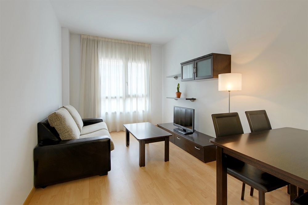 Madrid Airport Suites, Affiliated By Melia Zewnętrze zdjęcie