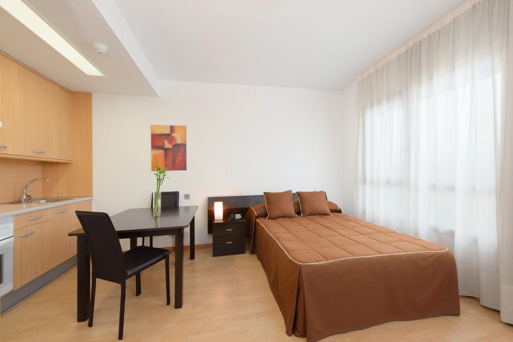 Madrid Airport Suites, Affiliated By Melia Zewnętrze zdjęcie