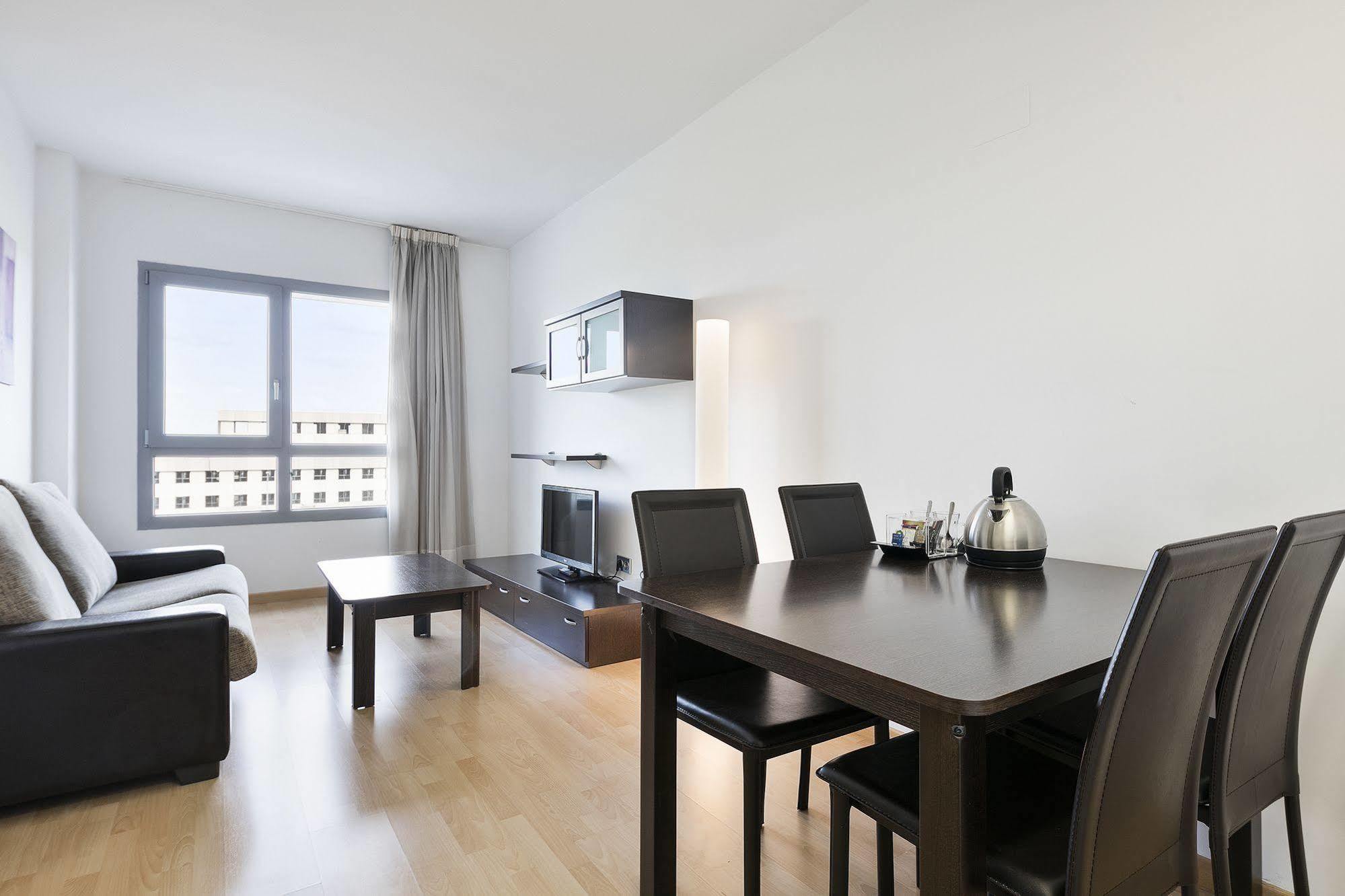 Madrid Airport Suites, Affiliated By Melia Zewnętrze zdjęcie