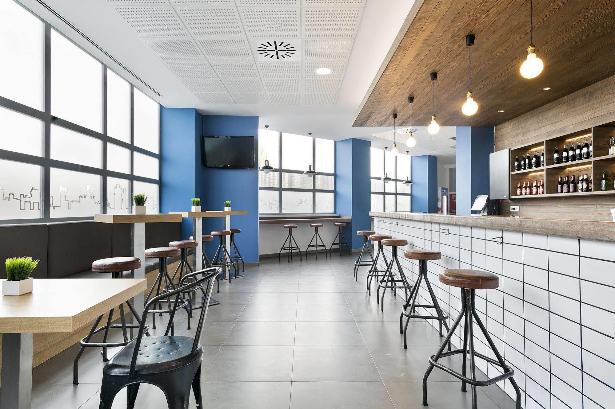 Madrid Airport Suites, Affiliated By Melia Zewnętrze zdjęcie