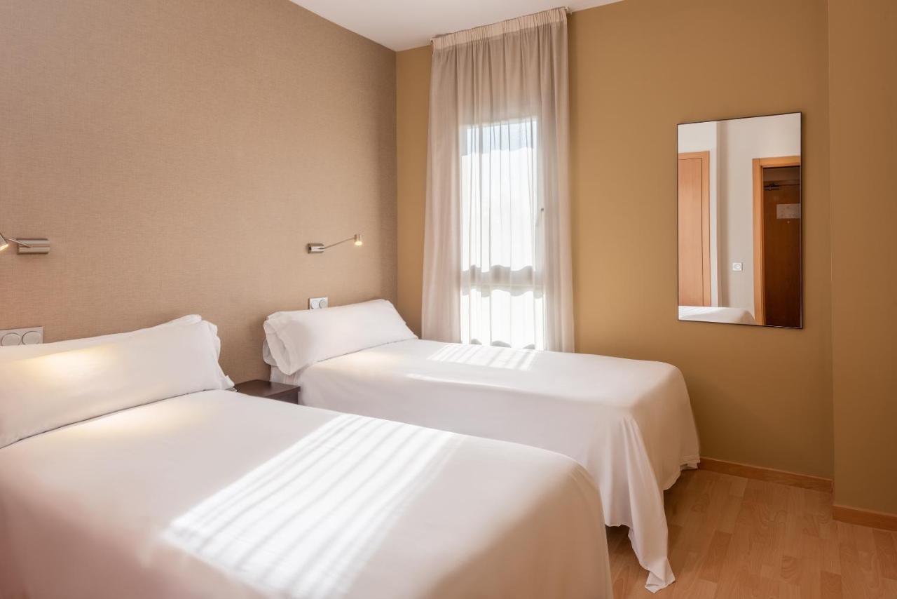 Madrid Airport Suites, Affiliated By Melia Zewnętrze zdjęcie